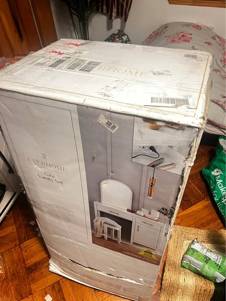 Everhome Cora Vanity Set - new in box - photo 3