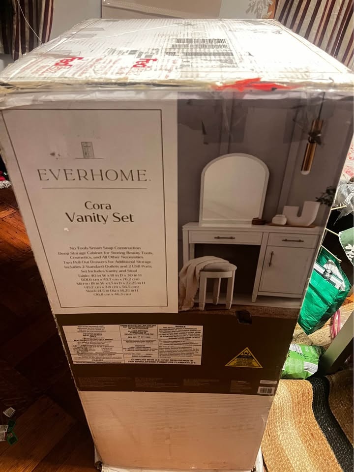 Everhome Cora Vanity Set - new in box - photo 4