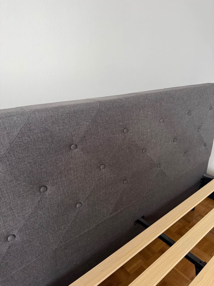 Queen bed frame - photo 2