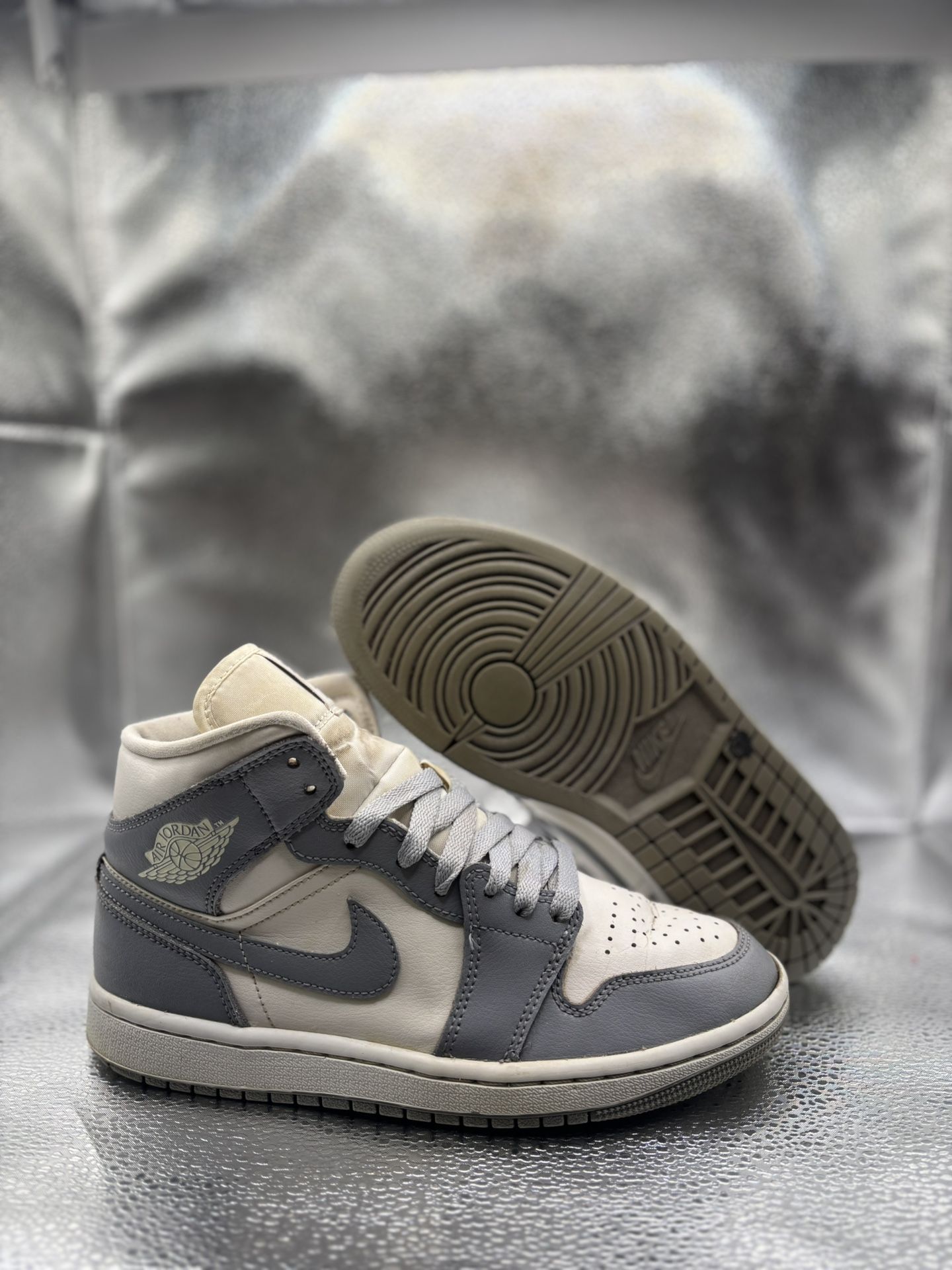 Air Jordan 1 Mid Stealth