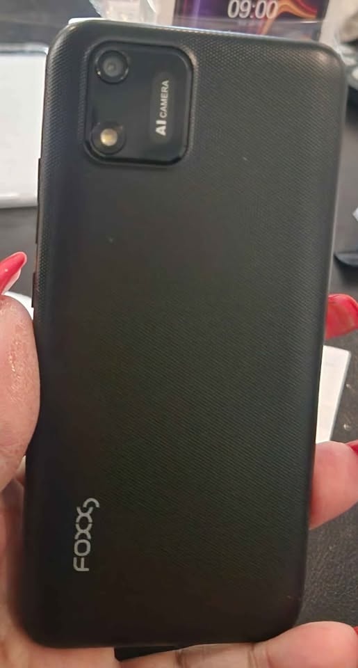 Unlocked smart phone - photo 2