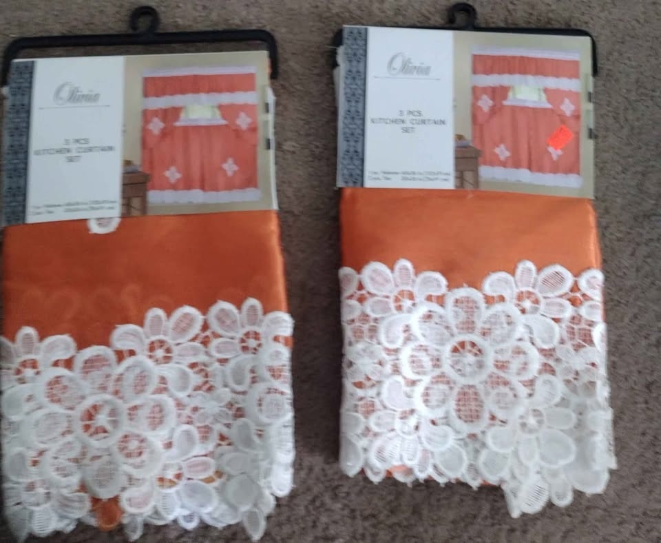 2 sets for $10 3 piece kitchen curtains - photo 2