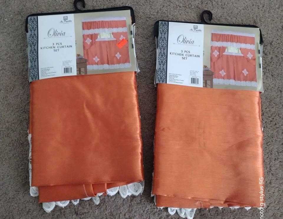 2 sets for $10 3 piece kitchen curtains - photo 3
