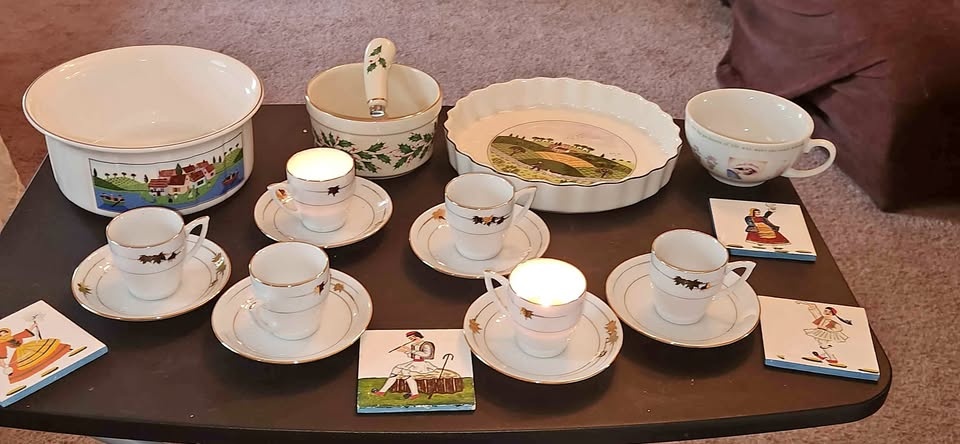 Tea cups & saucer gold trimming collectors item