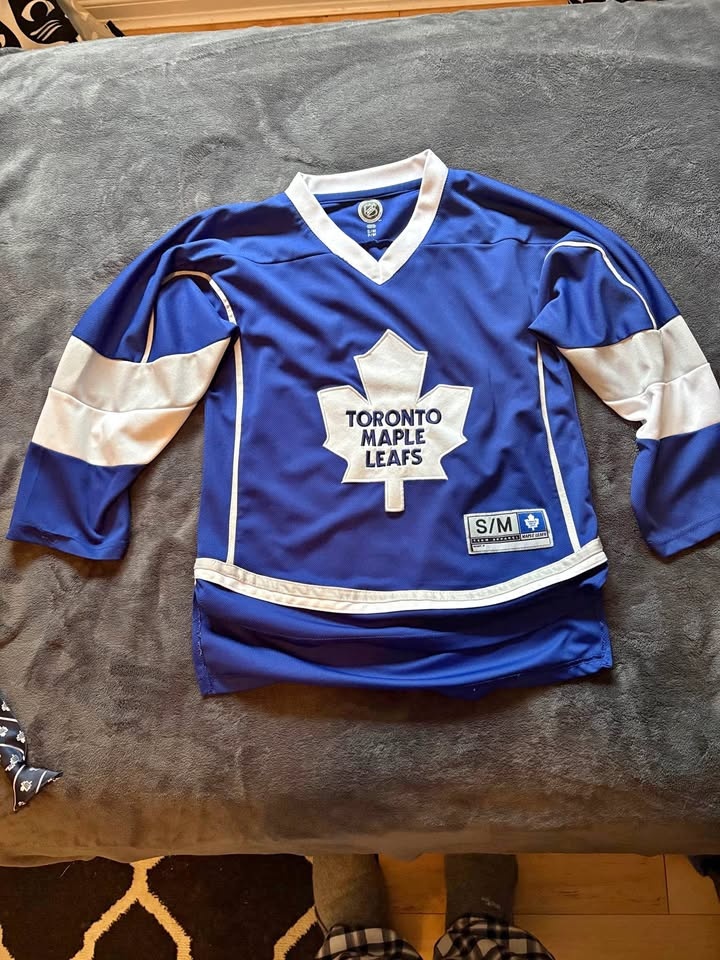 Youth SMALL Leafs official jersey $30