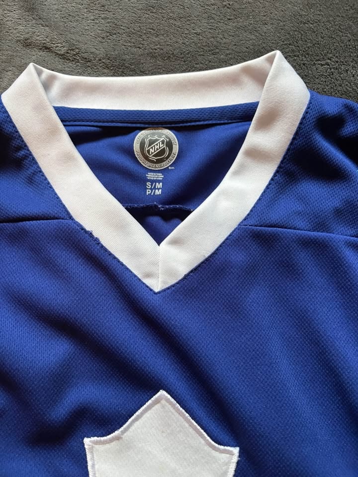 Youth SMALL Leafs official jersey $30 - photo 2