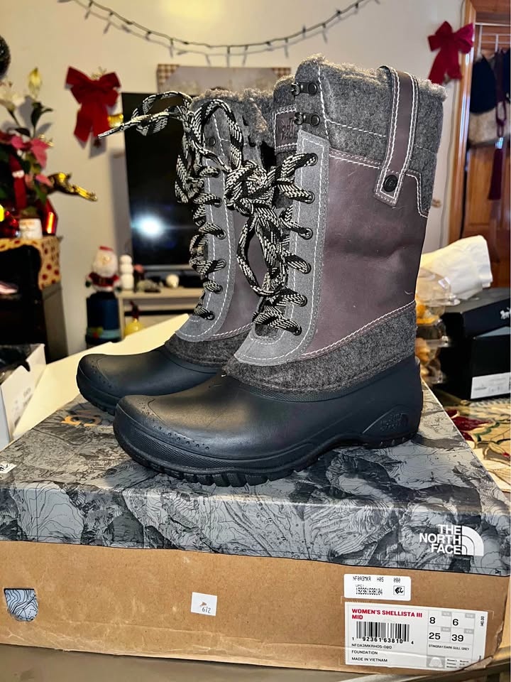 New The North Face boots size 8