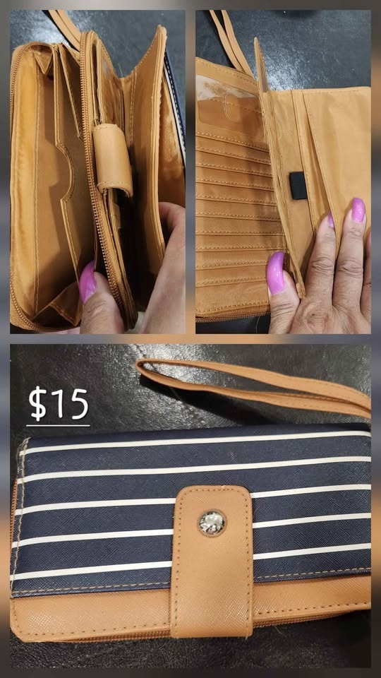 3 Different Styled Hand Held Wallets please read - photo 3