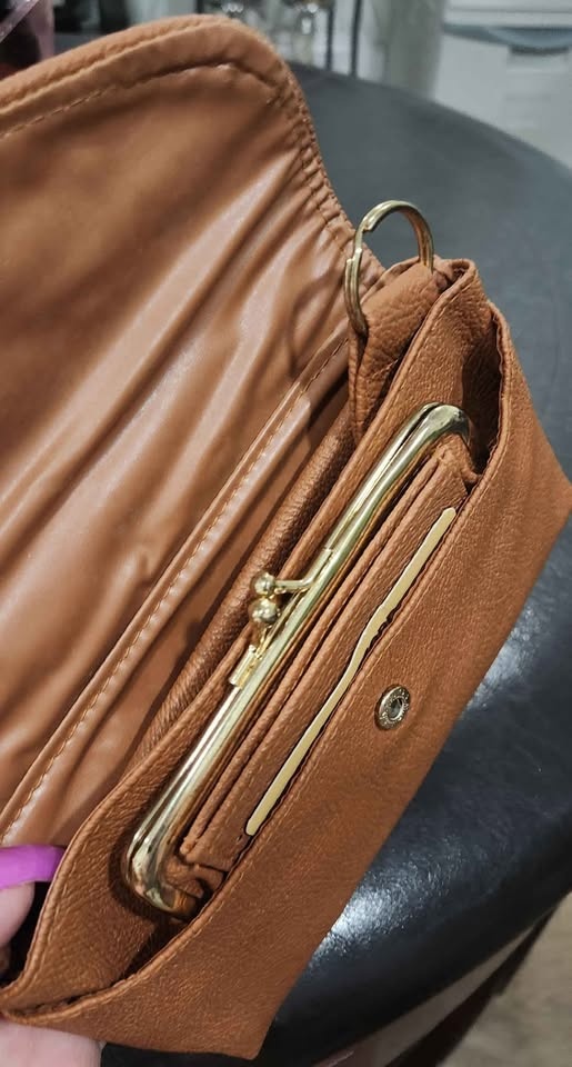 3 Different Styled Hand Held Wallets please read - photo 5
