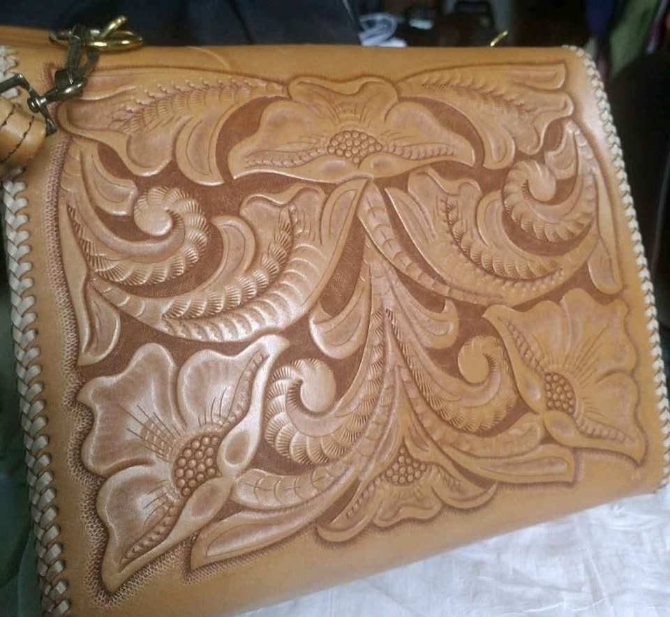Antique Carved embroidered   purse - photo 2