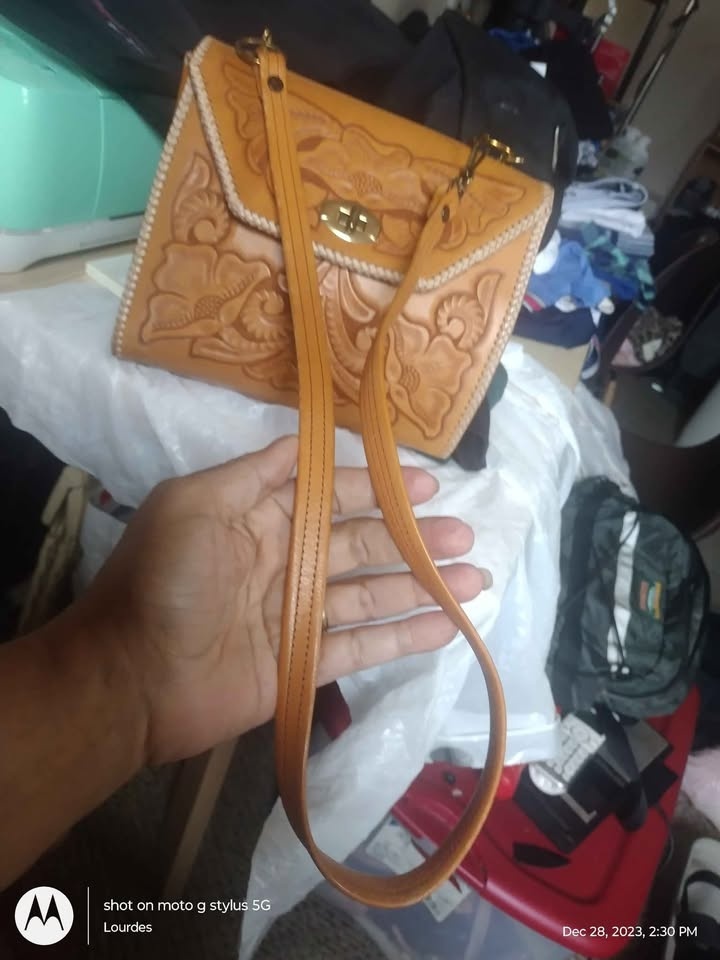Antique Carved embroidered   purse - photo 3