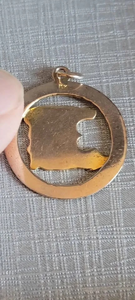 10k gold Trinidad 🇹🇹 pendant image indicator(2)