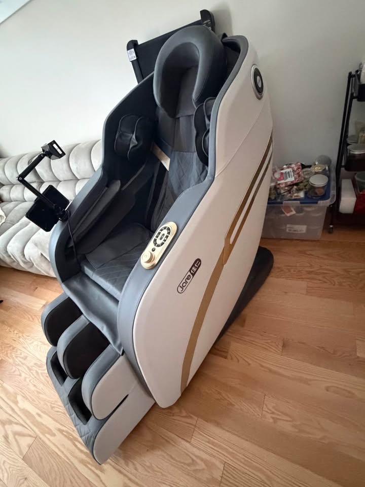 BNIB Massage Chair – Zero Gravity | Heat | Bluetooth - photo 2