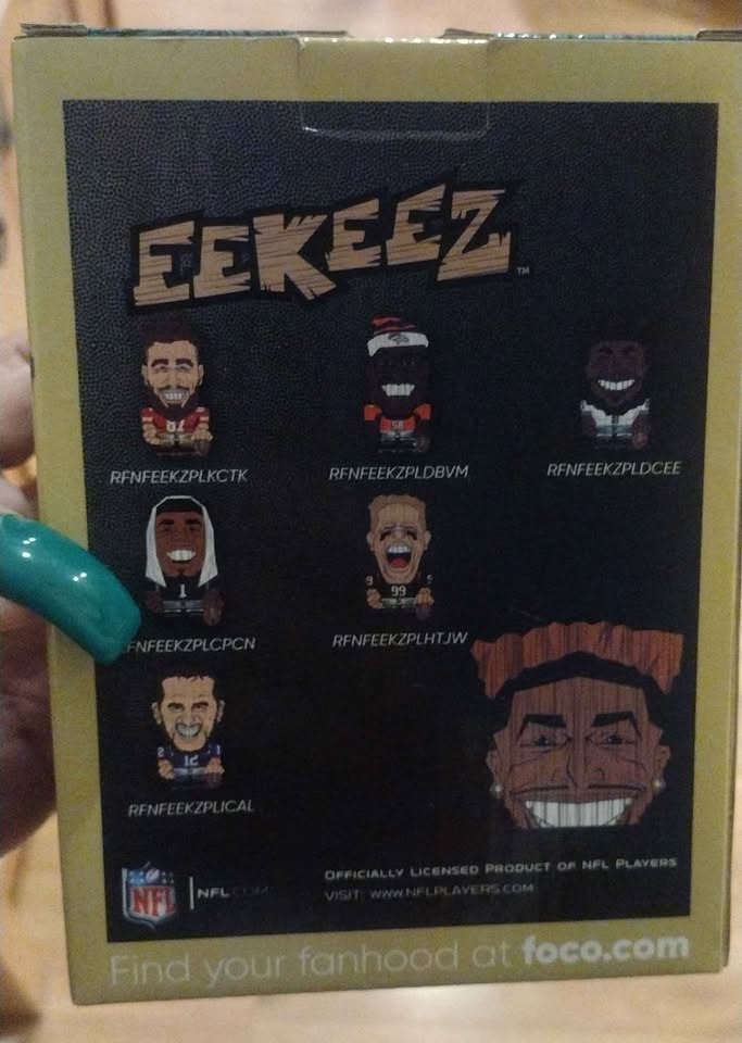 Eekeez Beckham Jr carved figurine - photo 4