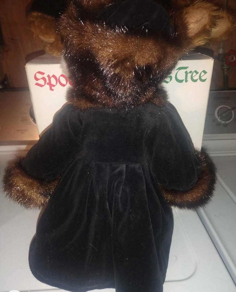 FANCY WELL DRESSED LADY BEAR plz read - photo 2