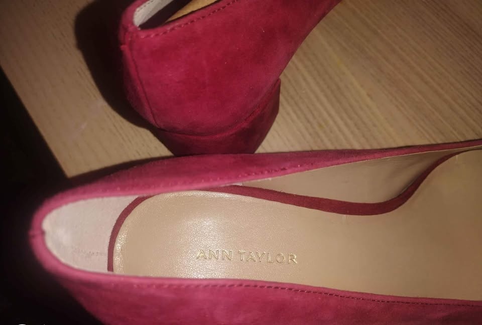 🎶 Red suede shoes 🎶 9M - photo 4