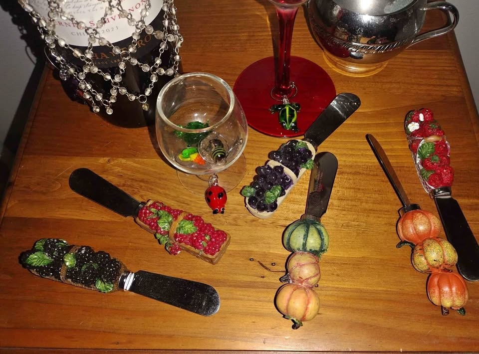 6 Lovely condiment spreaders
