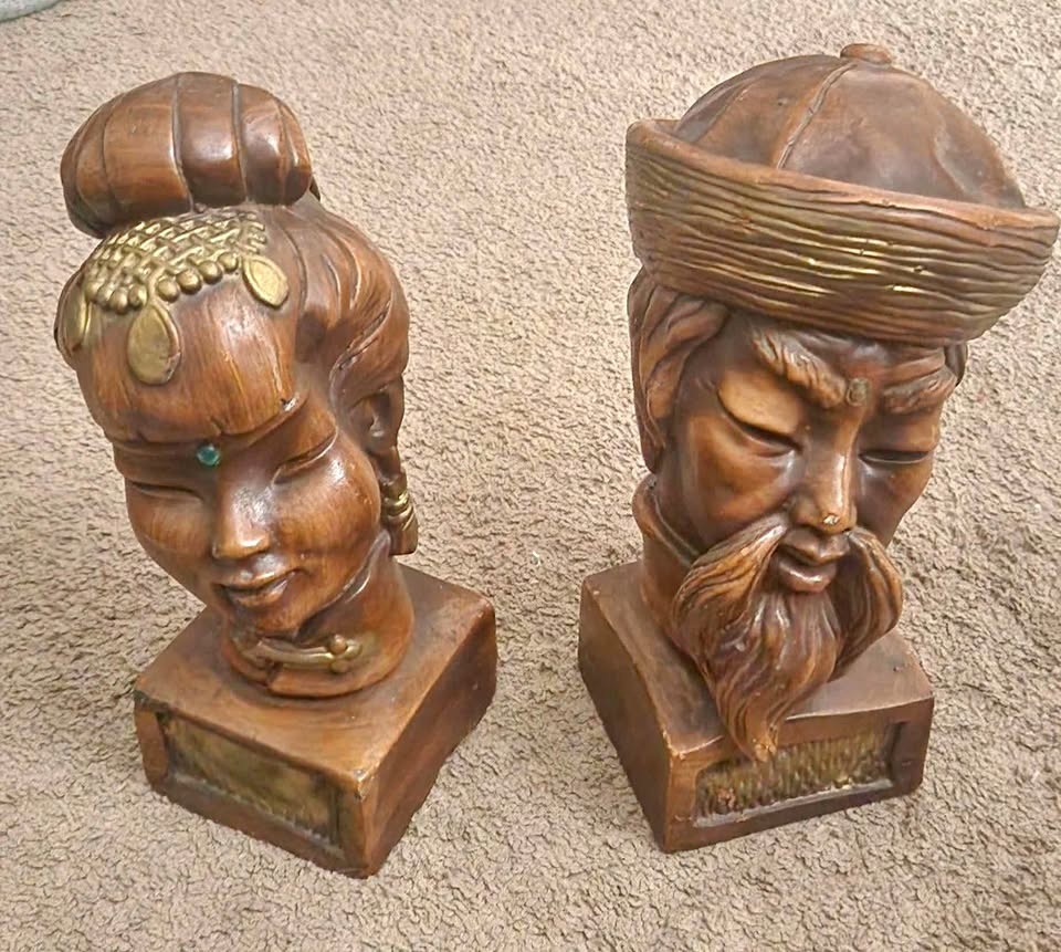 Asian couple sculpture 12x5