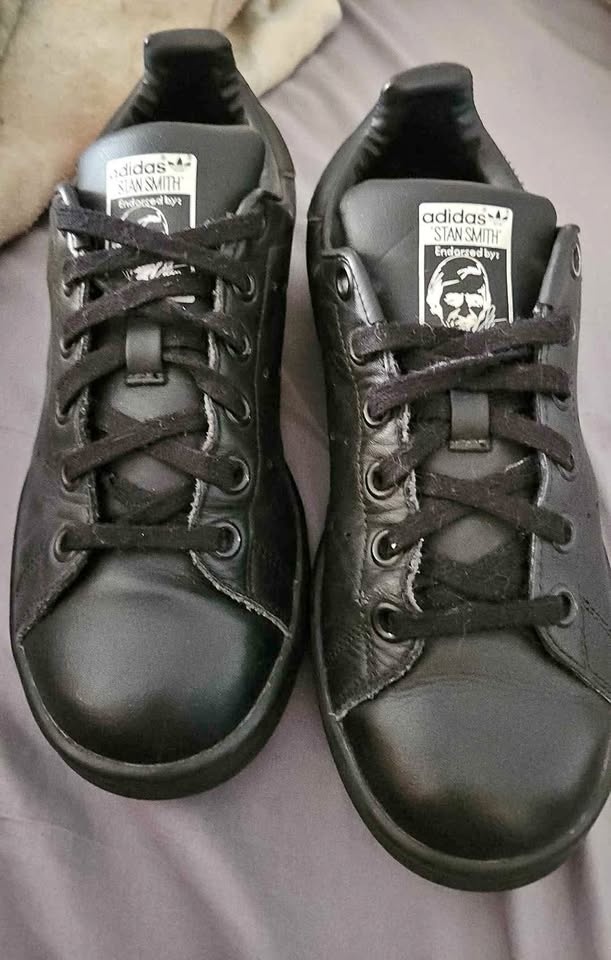 2 pairs Sporty sneakers for kids, Please read