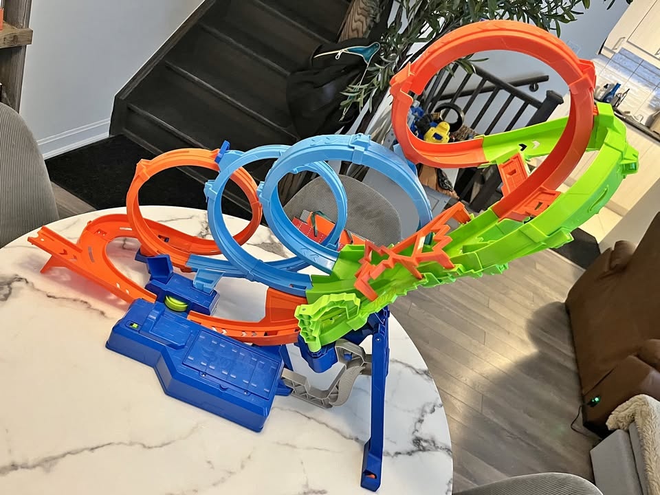 Hot Wheels Action 4-Loop Crash-Out Track Set - Complete with Box