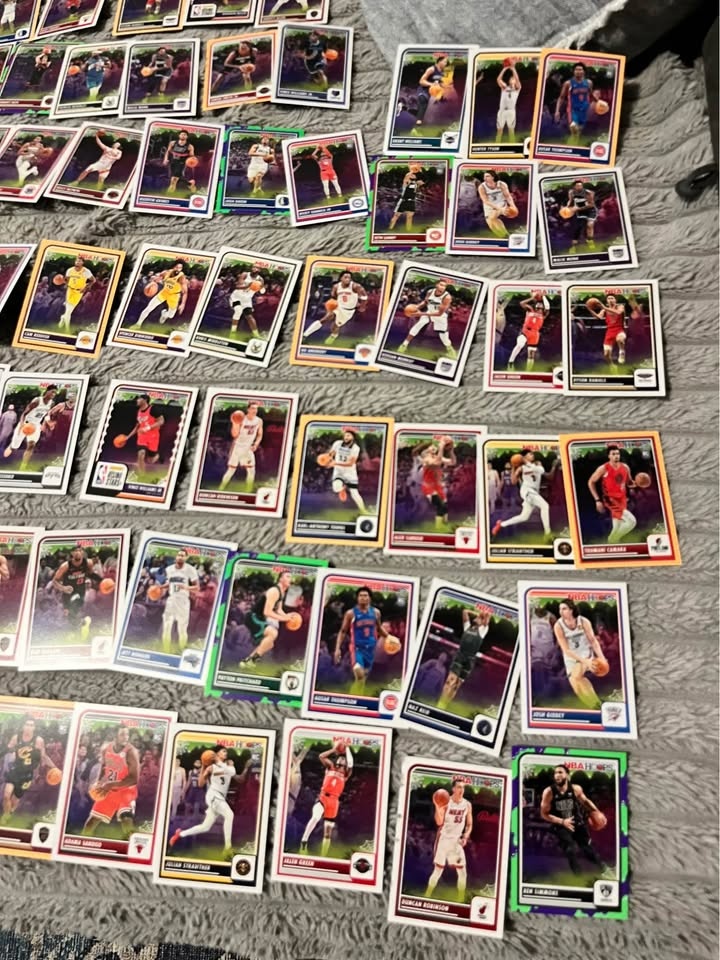 Huge 200+ 2023-2024 NBA Haunted Hoops Card lot - photo 2