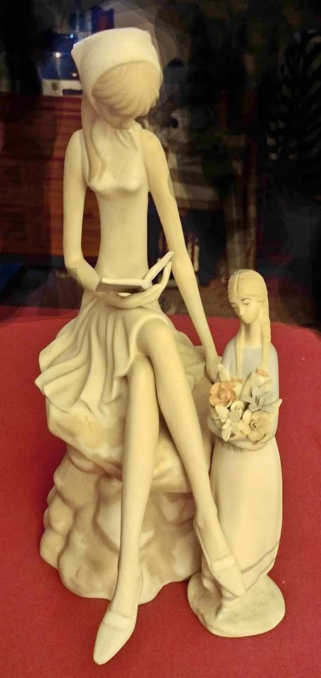 Alabaster Sculptures By artist Pales S.L please read