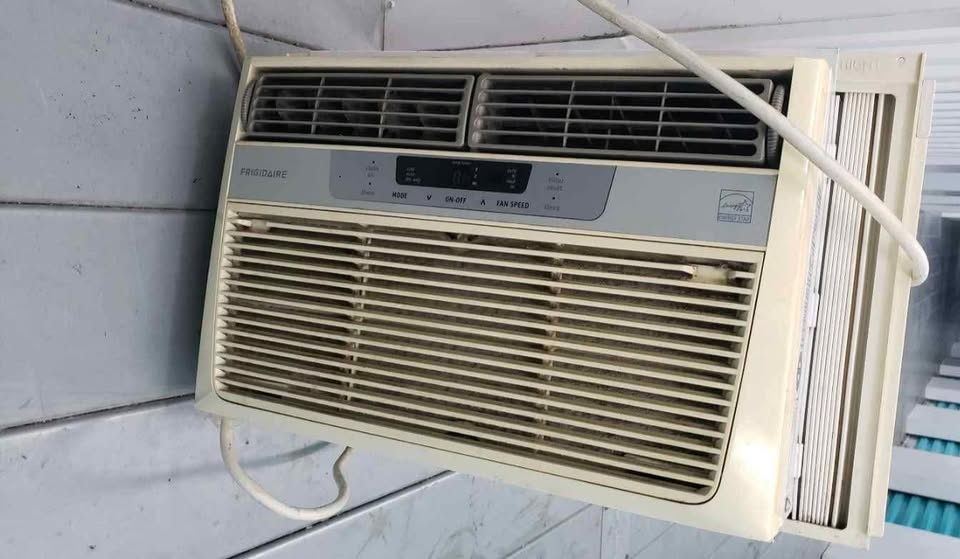 Fire Sale! - Used 8000BTU A/C + household items - photo 3