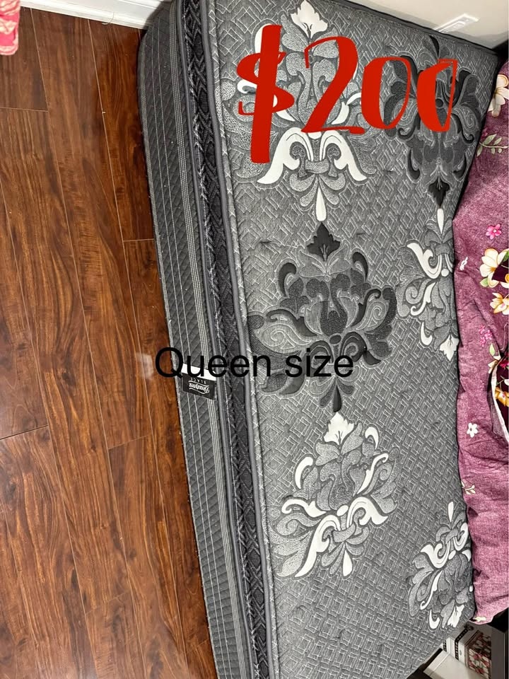 Queen size pillow top mattress