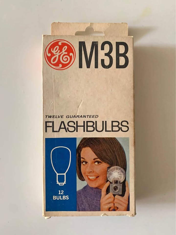 GE M3B eleven flashbulbs