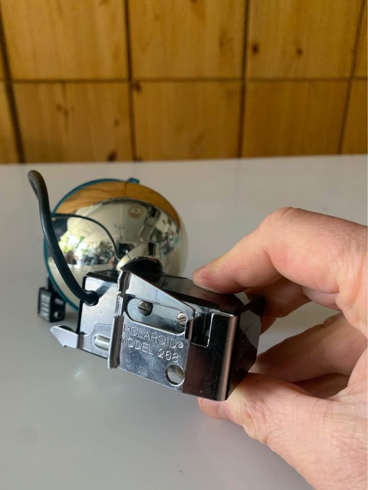 Polaroid model 268 flash gun - photo 3