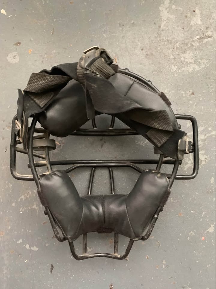 Vintage United Athletic catcher’s mask - photo 2