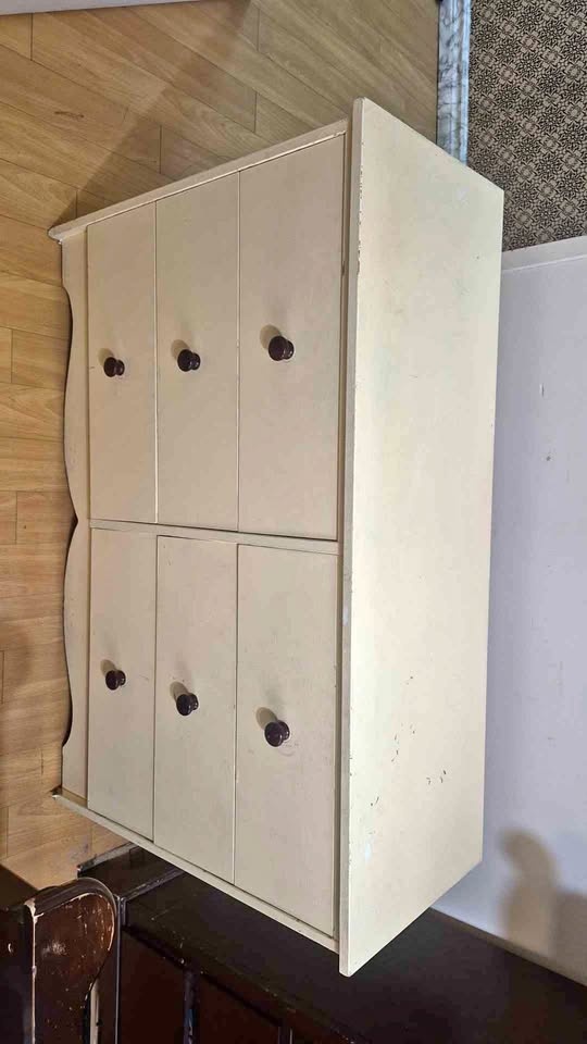 Dresser with 6 drawers