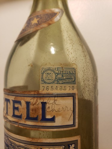 RARE 1930s Post Prohibition Martell Cognac Bottle Empty - photo 2