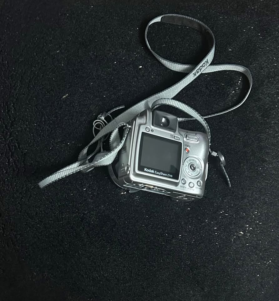 AESTHETIC 2000s Camera (Kodak z710) - photo 2