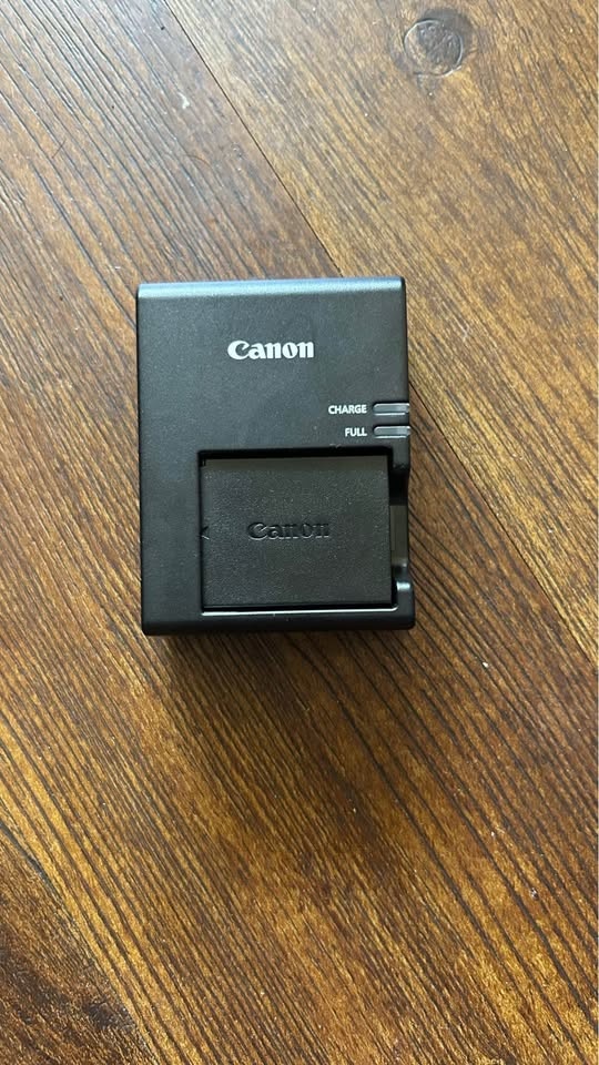 Canon LP- E10 Battery and LC-E10 Charger - photo 2