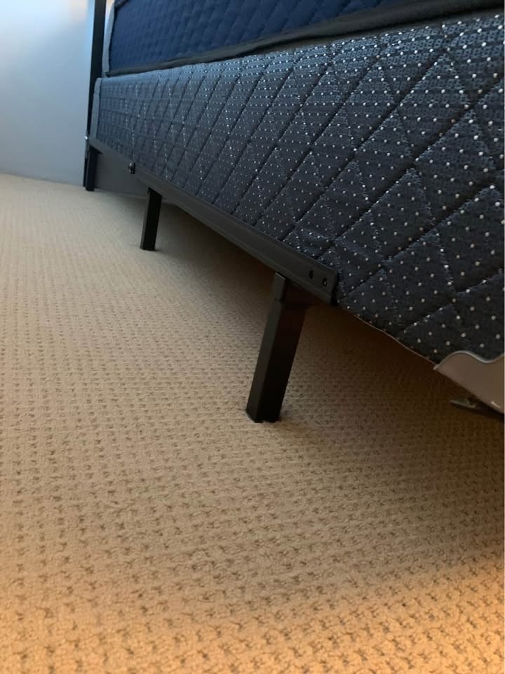 Queen size bed with box spring and metal frame - photo 2
