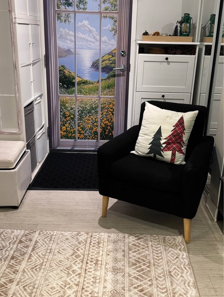 LIKE NEW Wayfair Teddy Fabric Accent Chair Black
