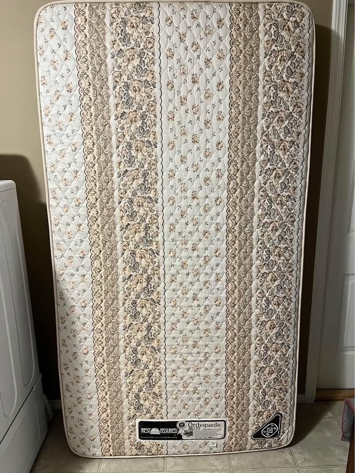 Rest Assured mattress - Twin XL+ - photo 2