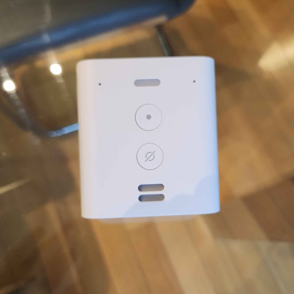 Alexa Echo Flex - photo 2