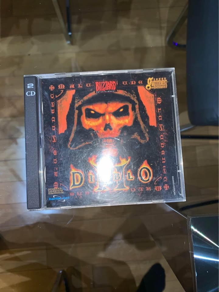 TO GIVE AWAY/À DONNER Diablo 2 disque jeu et cinématique