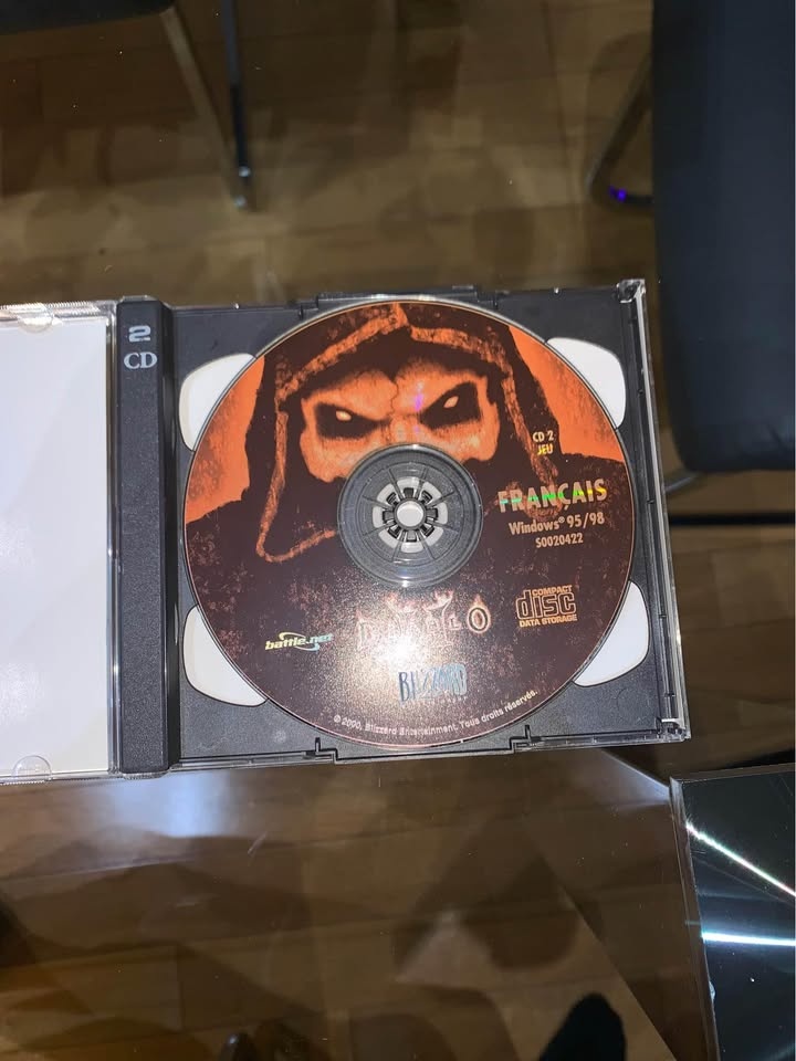 TO GIVE AWAY/À DONNER Diablo 2 disque jeu et cinématique - photo 2