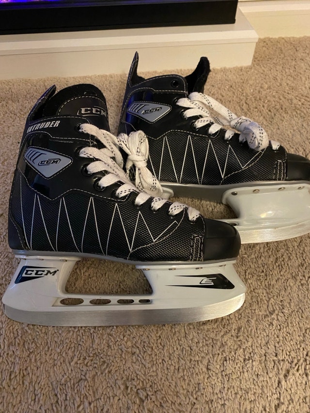 Hockey Skates Size 4 - photo 3