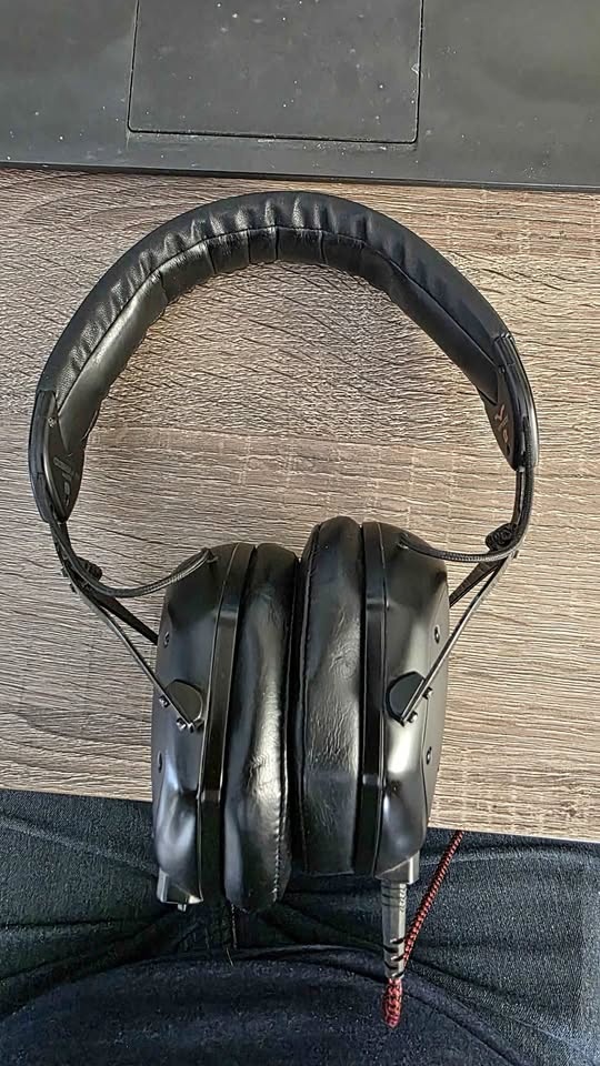 V-Moda crossfade M-100 headphones