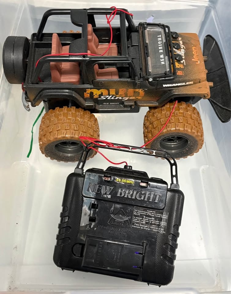 Mud Slinger Jeep Wrangler RC w/ batteries - photo 3
