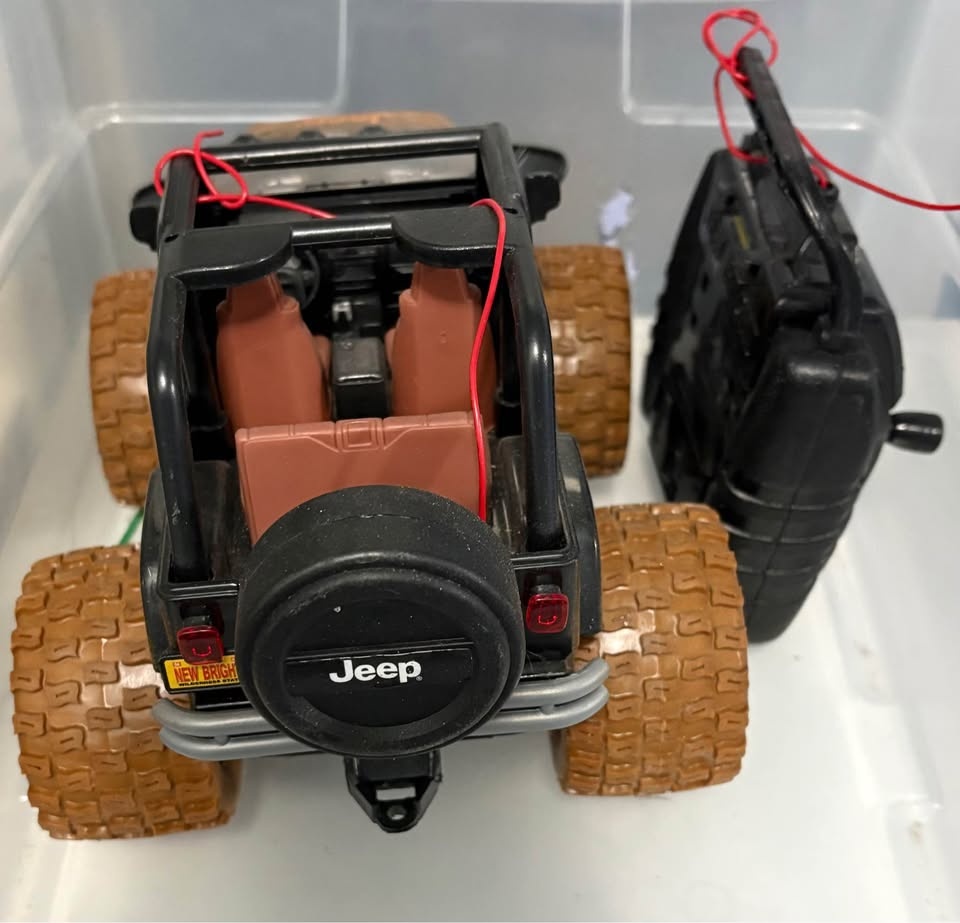 Mud Slinger Jeep Wrangler RC w/ batteries - photo 4