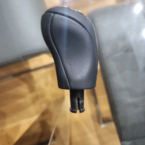 OEM C320 C240 shift knob and shift boot - photo 4