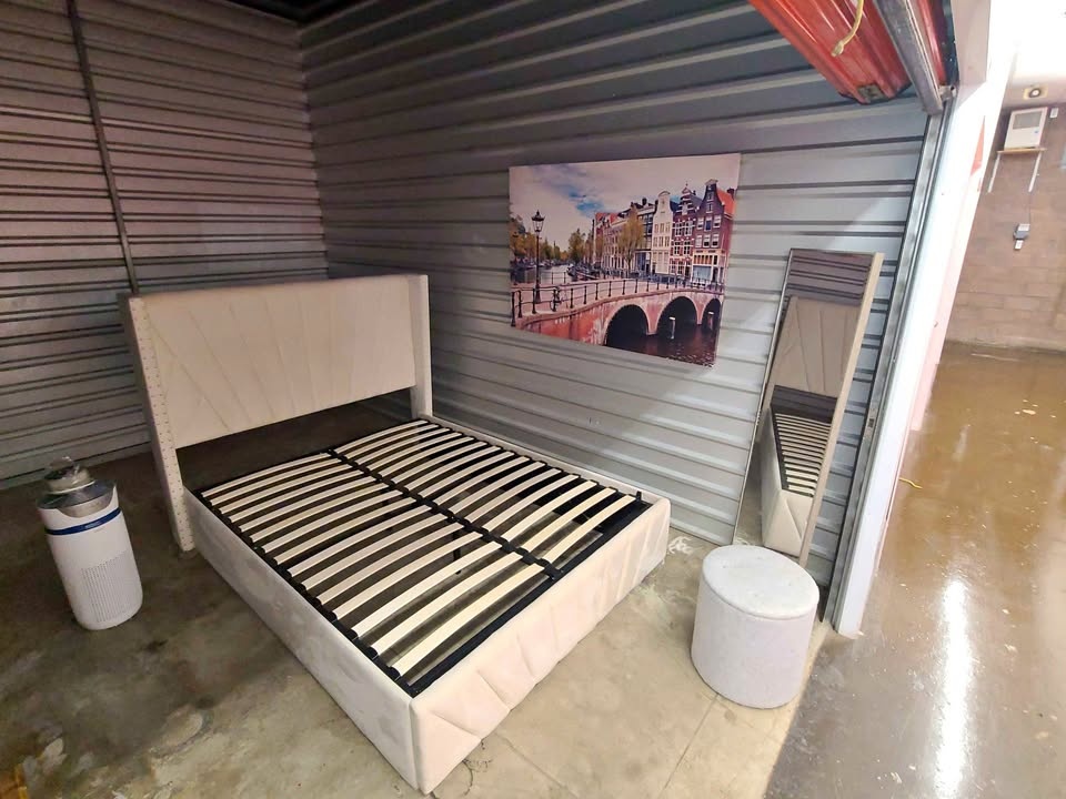 Queen size bedroom set-