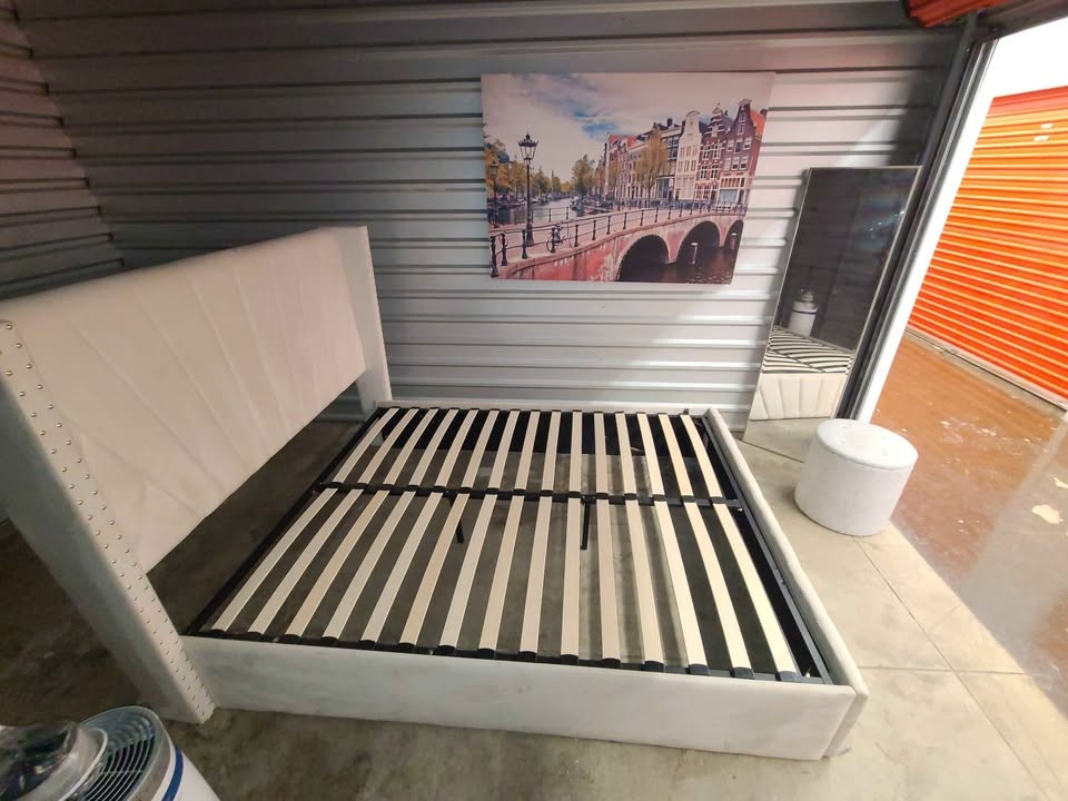 Queen size bedroom set- - photo 3