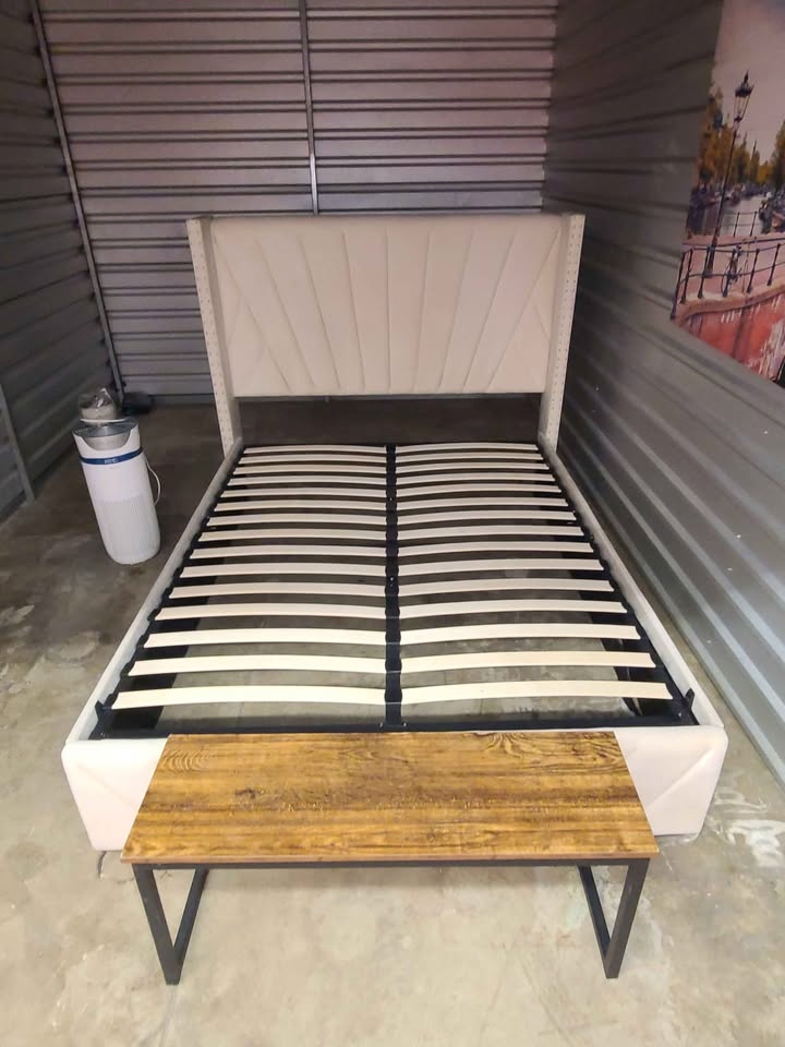 Queen size bedroom set- - photo 4