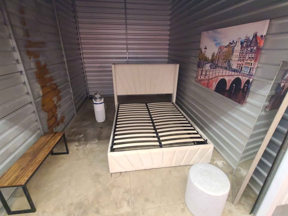 Queen size bedroom set- - photo 5